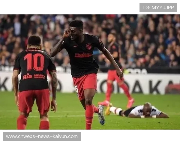 托马斯中路拦截后推射得分