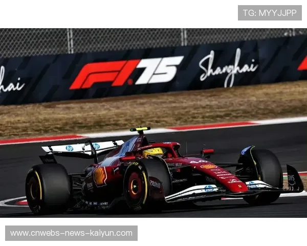 F1赛车冲刺速度突破极限，尾翼差点被震掉