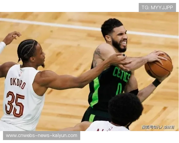 塔图姆关键三分+助攻，绿军逆转雄鹿